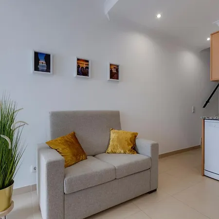 Chez Oasis - Charming By The Holiday home *