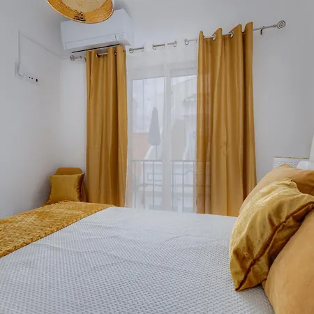 Chez Oasis - Charming By The Holiday home *