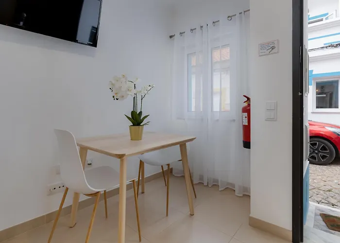 Chez Oasis - Charming By The